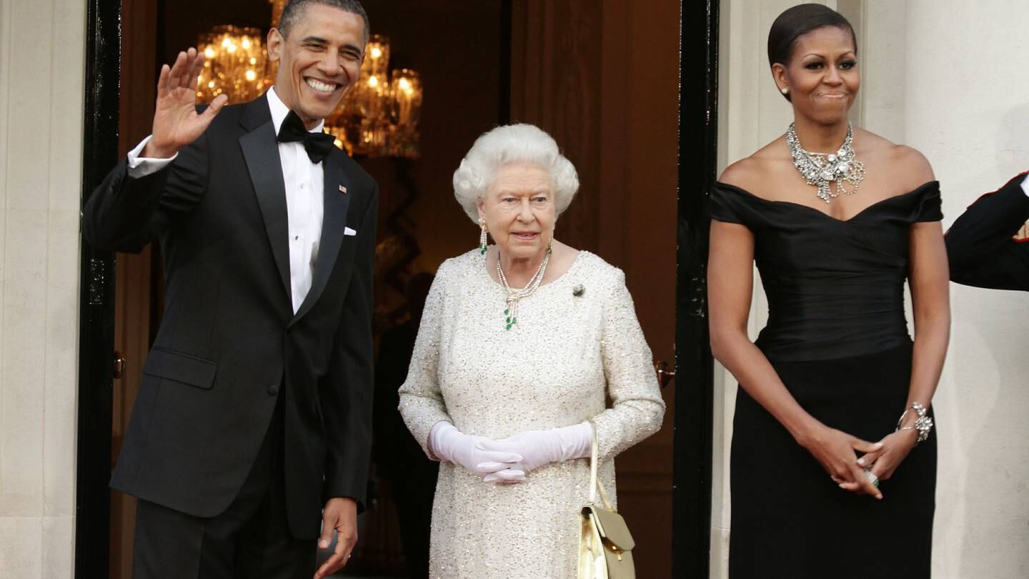 Photo of Daniel Craig, Michelle Obama a ďalšie známe osobnosti vzdávajú hold kráľovnej Alžbete II