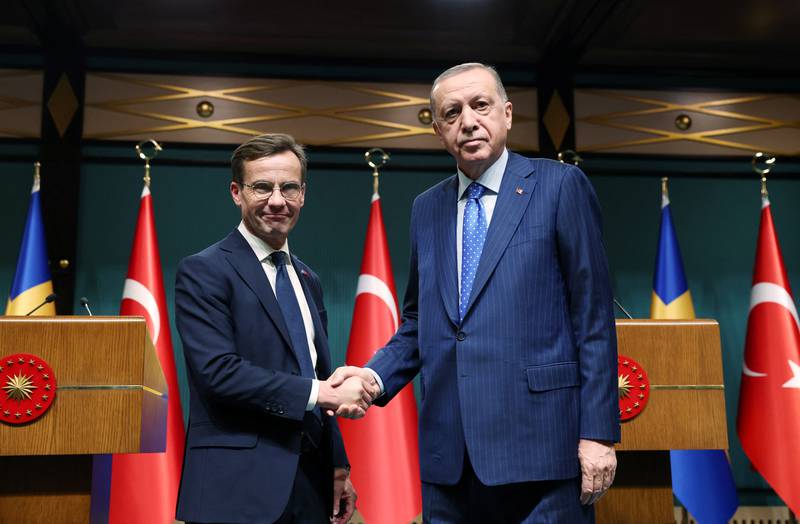 Turkish President Tayyip Erdogan and Swedish Prime Minister Ulf Kristersson shake hands after a news conference at the Presidential Palace in Ankara, Turkey. Reuters.