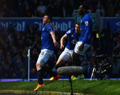 James McCarthy of Everton, left,  celebrates with teammates Seamus Coleman and Romelu Lukaku on Sunday after scoring their first goal in a Premier League victory against Manchester United. Clive Brunskill / Getty Images