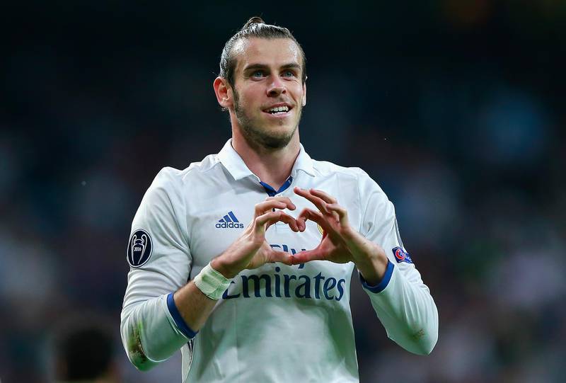 MADRID, SPAIN - OCTOBER 18: Gareth Bale of Real Madrid celebrates scoring his team's first goal during the UEFA Champions League Group F match between Real Madrid CF and Legia Warszawa at Bernabeu on October 18, 2016 in Madrid, Spain.  (Photo by Gonzalo Arroyo Moreno/Getty Images)