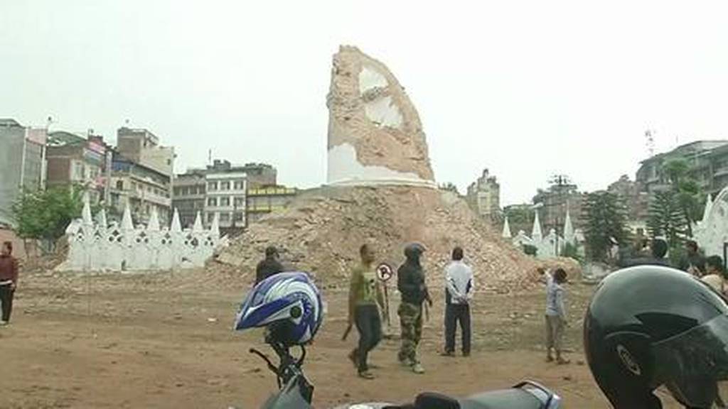 Nepalis join forces to save history - video