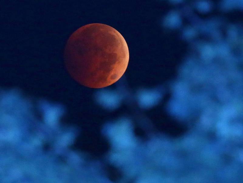 The total lunar eclipse over Milwaukee on October 8, 2014. Mike De Sisti/AP Photo