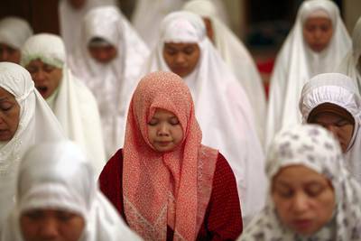 August 24, 2010/  Abu Dhabi / The Indonesian Muslim community gathering at the Indonesian embassy every night during Ramadan for Taraweeh prayers in Abu Dhabi August 24, 2010. (Sammy Dallal / The National)
