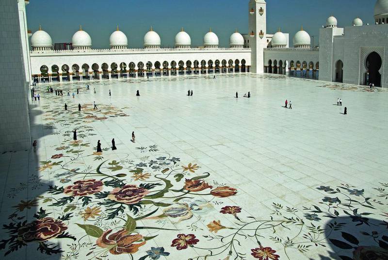 An aerial view of the courtyard designed by Kevin Dean at the Sheikh Zayed Grand Mosque in Abu Dhabi. Courtesy Kevin Dean