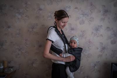 A Ukrainian refugee mother with her baby in Chisinau. Getty