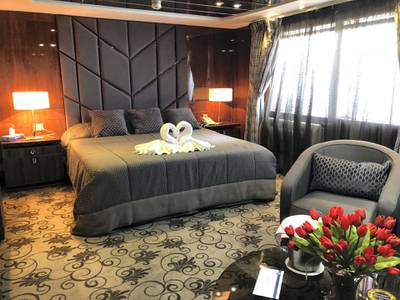 A suite on the cruise liner. 