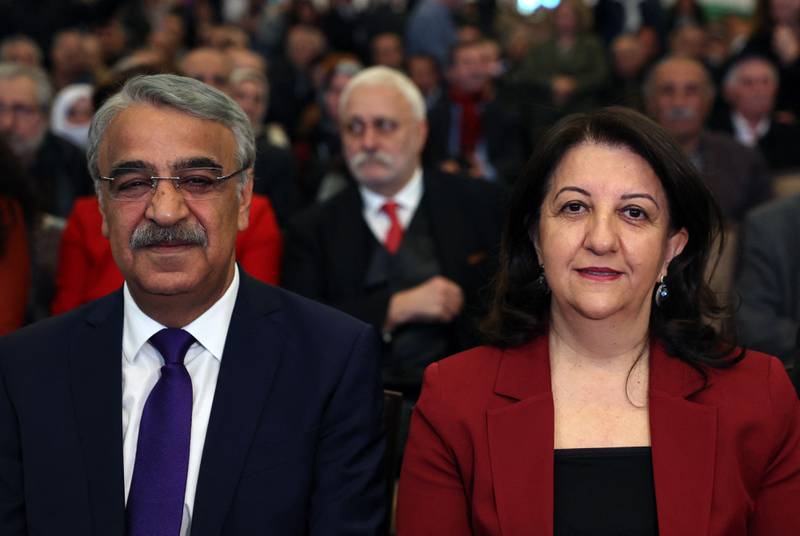 Die beiden Vorsitzenden der HDP, Mithat Sancar, Linke, und Pervin Buldan nehmen an einer Versammlung teil, bei der das Wahlprogramm der Grünen Linkspartei bekannt gegeben wurde.  AFP