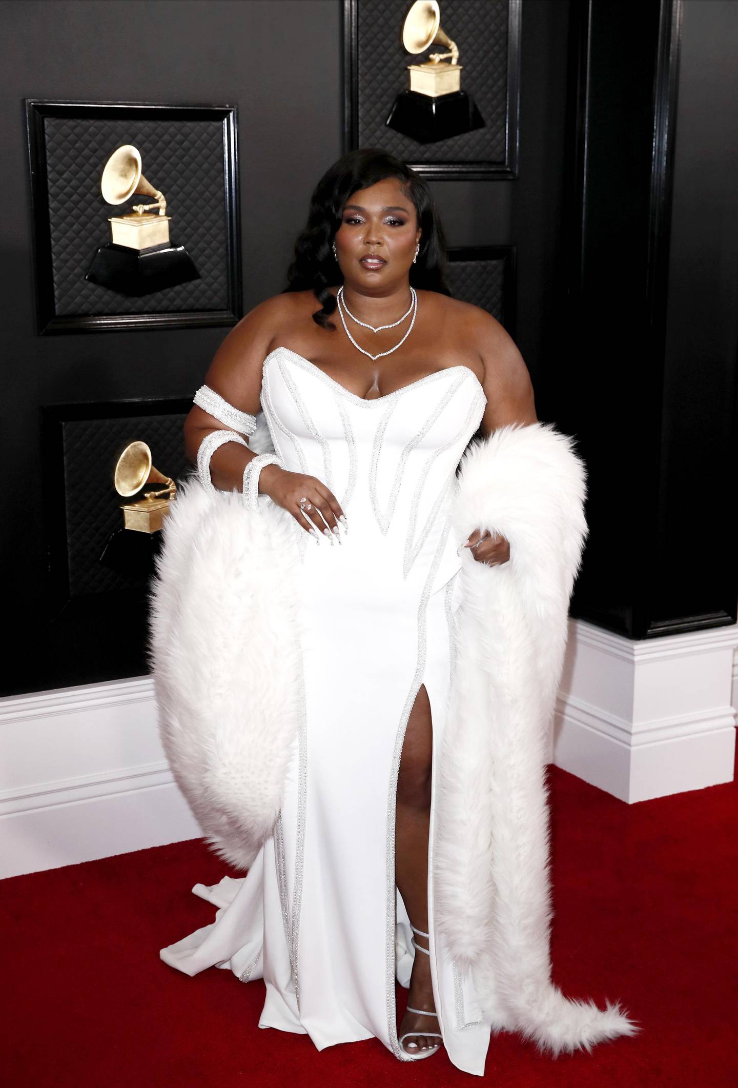 epa08168337 Lizzo arrives for the 62nd Annual Grammy Awards ceremony at the Staples Center in Los Angeles, California, USA, 26 January 2020. Dress by Atelier Versale . EPA-EFE/ETIENNE LAURENT