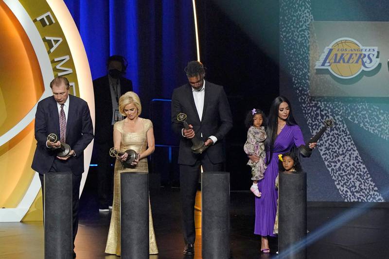 From left, Rudy Tomjanovich, Kim Mulkey, Tim Duncan, and Vanessa Bryant, representing the late Kobe Bryant, look at their Hall of Fame trophies. AP