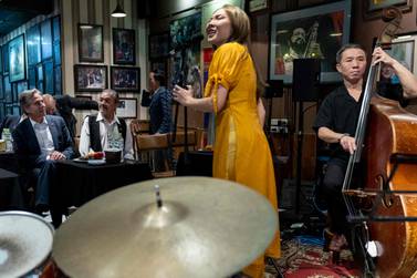 US Secretary of State Antony Blinken (L) accompanied by Vietnamese jazz saxophonist Quyen Van Minh (2nd L), listens to a performance at Binh Minh Jazz Club in Hanoi on April 15, 2023.  (Photo by Andrew Harnik  /  POOL  /  AFP)