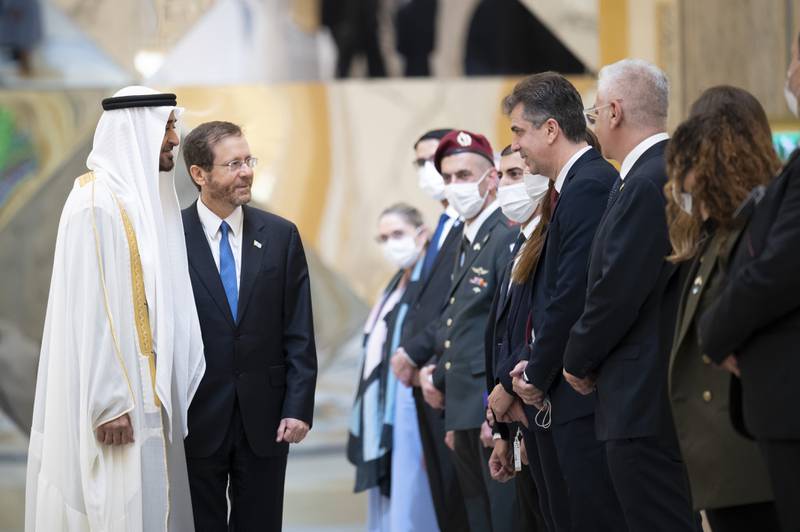Sheikh Mohamed bin Zayed greets members of the delegation accompanying Isaac Herzog. Mohamed Al Hammadi / Ministry of Presidential Affairs