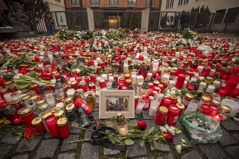 Den smutku v České republice pro 14 lidí zabitých střelcem na univerzitě