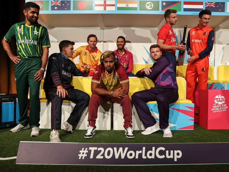MELBOURNE, AUSTRALIA - OCTOBER 15: Players complete the mannequin challenge ahead of the ICC Men's T20 World Cup on October 15, 2022 in Melbourne, Australia. (Photo by Martin Keep / Getty Images)