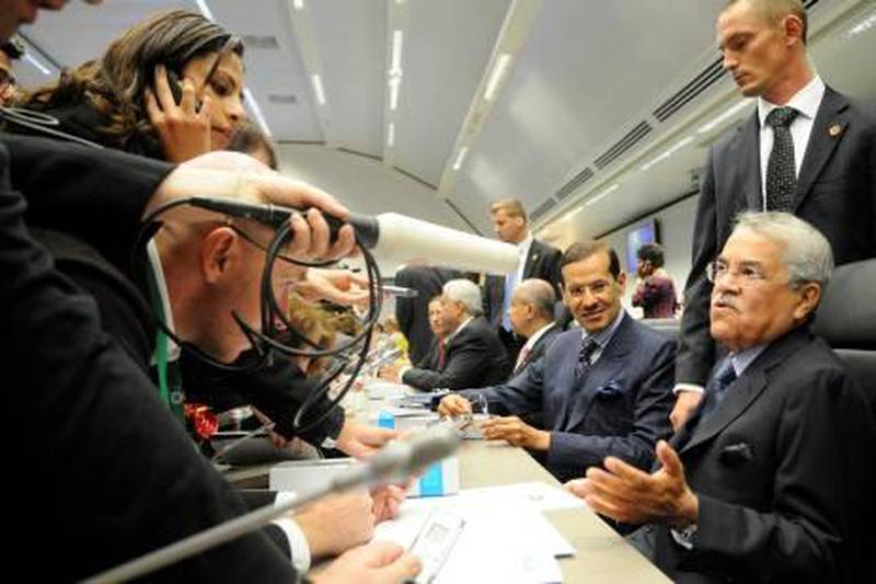 Ali al-Naimi, Saudi Arabia's oil minister, right, speaks to the media during the 157th Organization of Petroleum Exporting Countries (OPEC) meeting in Vienna, Austria, on Thursday, October 14, 2010. Oil climbed for a second day in New York after an industry-funded report showed U.S. crude supplies fell and the Organization of Petroleum Exporting Countries moved closer to improving compliance with production cuts. Photographer: Vladimir Weiss/Bloomberg *** Local Caption *** Ali al-Naimi 748319.jpg