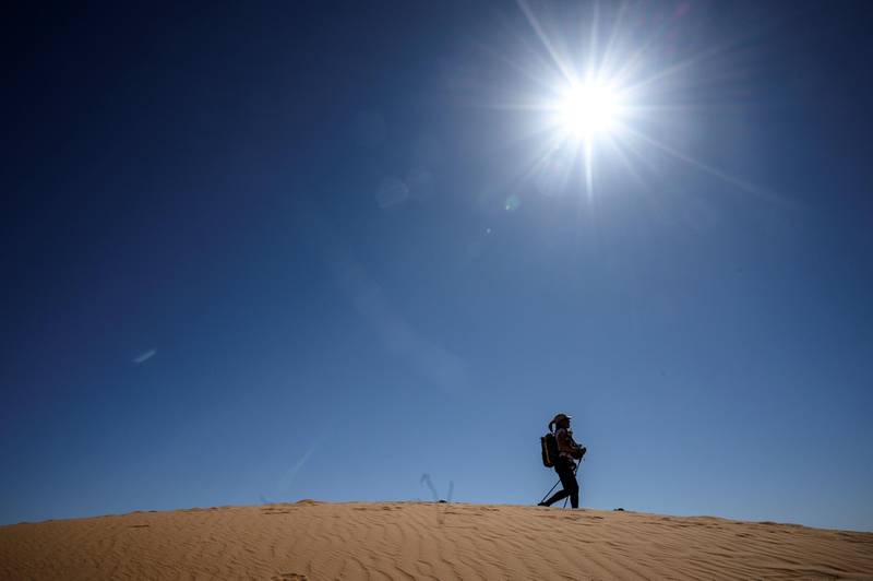 TOPSHOT - People compete in the first stage of the 34th edition of the "Marathon des Sables" (also known as Sahara Marathon) between El Borouj and Tisserdmine in the southern Moroccan Sahara desert, on April 7, 2019.  This event is a six-day, 251 km-long ultramarathon, which is approximately the distance of six regular marathons.  / AFP / JEAN-PHILIPPE KSIAZEK
