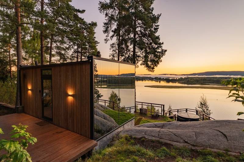 WonderInn Mirrored Glass Cabin, Raelingen, Norway. Photo: Airbnb