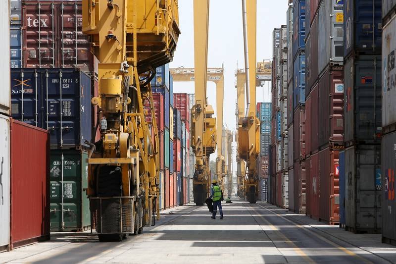 قال الشيخ محمد بن راشد إن التجارة في الإمارات العربية المتحدة من المقرر أن ترتفع بعد نمو قوي العام الماضي