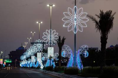 Abu Dhabi, United Arab Emirates - Reporter: N/A: Ramadan. Ramadan decorations on the corniche at sunset. Monday, April 27th, 2020. Abu Dhabi. Chris Whiteoak / The National
