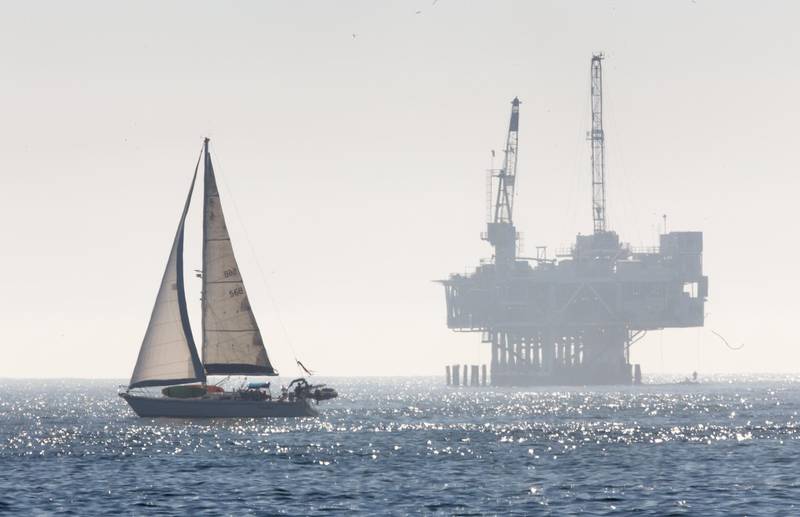 epa06417398 An oil drilling rig is seen off the Pacific Ocean coastline after the Trump administration announced plans to dramatically expand offshore drilling Seal Beach, California, USA, 04 January 2018. The proposal would allow for drilling in most US coastal waters.  EPA/EUGENE GARCIA