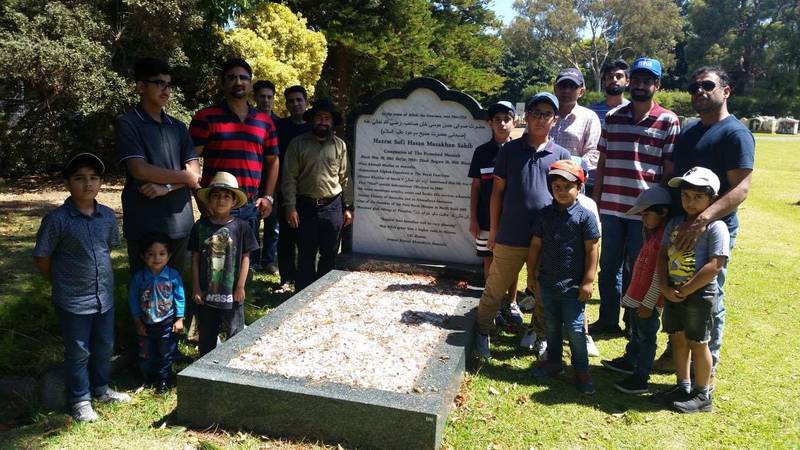 Perth Muslims visiting Hassan Musa Khan's grave Jan 2019