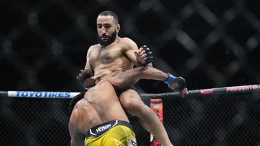 Belal Muhammad, right, knees Brazil's Gilbert Burns during the first round of a welterweight bout at the UFC 288 mixed martial arts event Saturday, May 6, 2023, in Newark, N. J.  Muhammad won the fight.  (AP Photo / Frank Franklin II)