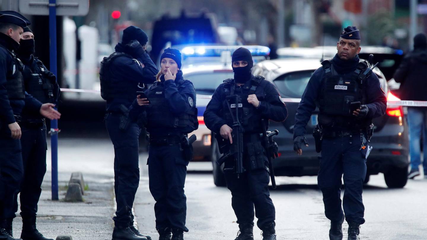 Теракт в франции. Теракт в Париже 13 ноября 2015. 13 Ноября 2015 Франция теракт. Теракт в Париже 2015 Батаклан. Французская полиция.