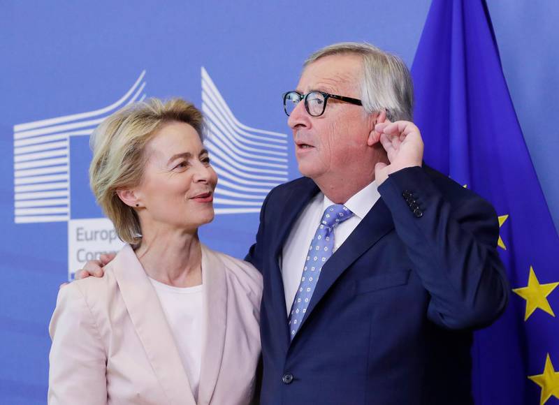 epaselect epa07693831 Ursula von der Leyen (L), the nominated President of the European Commission is welcomed by European Commission President Jean-Claude Juncker during a visit at the European Commission in Brussels, Belgium, 04 July 2019.  EPA/OLIVIER HOSLET