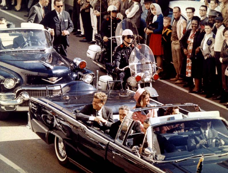 FILE PHOTO: U.S. President John F. Kennedy, First Lady Jaqueline Kennedy and Texas Governor John Connally ride  in a liousine moments before Kennedy was assassinated, in Dallas, Texas November 22, 1963.    Walt Cisco/Dallas Morning News/Handout/File Photo via REUTERS. THIS IMAGE HAS BEEN SUPPLIED BY A THIRD PARTY.