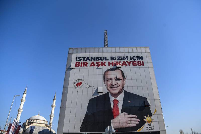 A giant election poster for Turkish local elections bearing a picture of Turkish President Recep Tayyip Erdogan and reading "Istanbul is a love story for us" covers the facade of a building on March 26, 2019 in Istanbul.  / AFP / Ozan KOSE
