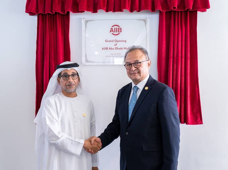 Mohamed Al Suwaidi, director general of Abu Dhabi Fund for Development and the UAE’s alternate governor on the board of governors of the AIIB, and Luky Eko Wuryanto, vice president and chief administration officer of AIIB, officially open the office at the Abu Dhabi Global Market. Photo: AIIB