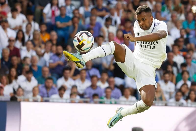 Rodrygo controls the ball during the match between Real Madrid and Real Betis. EPA