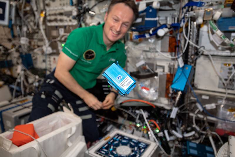Matthias Maurer sets up the microgravity project on the International Space Station. Photo: Matthias Maurer / Twitter