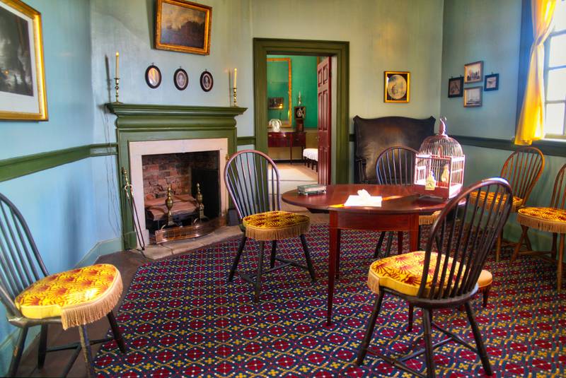 Mount Vernon: When George and Martha Washington returned home from the presidency, they decided to convert what had been a first-floor bedchamber into a family parlor and music, thus allowing more space for informal entertaining. It is now known as the "Little Parlour". Photo by Matt Briney on Unsplash
