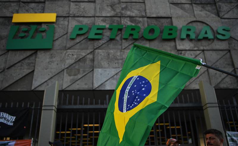A empresa petrolífera estatal brasileira Petrobras destinou 102 mil milhões de dólares em gastos nos próximos cinco anos, 72 por cento dos quais serão direcionados para a exploração e produção de petróleo e gás.  Agência de imprensa francesa