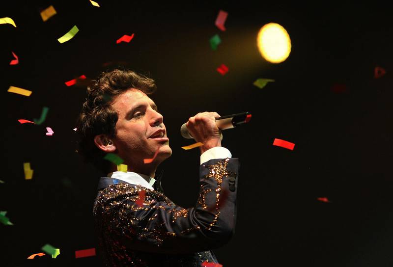 (FILES) In this file photo taken on April 12, 2016 British-Lebanese singer and songwriter Mika performs during the 40th edition of "Le Printemps de Bourges" rock and pop music festival in Bourges.  Mika, born in Beirut, will organise a live streaming concert on September 19, 2020 for the victims of the devastating explosion at the port of the Lebanese capital, said on August 21, 2020, the fundraising site GoFundMe associated with the event. / AFP / GUILLAUME SOUVANT
