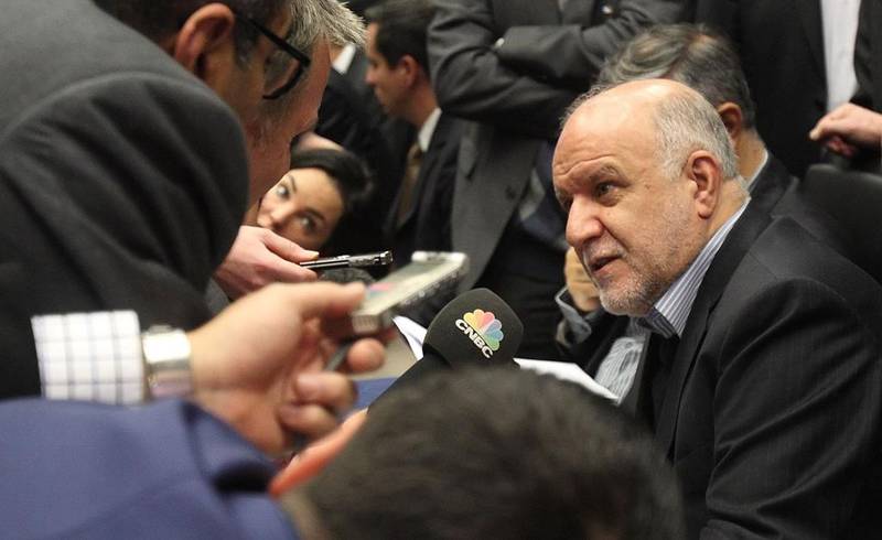 Iranian oil minister Bijan Zanganeh talks to journalists before a meeting of Opec oil ministers at Opec's headquarters in Vienna. Zanganeh said he expected Iranian oil output to reach 4 million barrels per day at the end of 2014. REUTERS/Heinz-Peter Bader