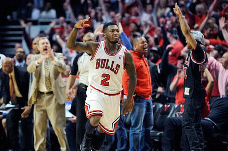 Dramatic buzzer beater gives Bulls 2-1 series lead