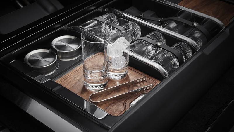 Owners can request chilled drinks cabinets with crystal glassware or picnic hampers, for example. Photo: Rolls-Royce