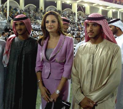 Dubai Prince Rashed (L) and Hamdan, sons of Crown Prince of Dubai Sheikh Mohammed bin Rached al-Maktoum, pose with Miss Lebanon 98 Joelle Behlok,  prior to the kick off of the Dubai World Cup 25 March 2000. Scores of horse race fans gathered in Dubai to watch the six million dollar Dubai World Cup, the world's richest race. (Photo by RABIH MOGHRABI / AFP)