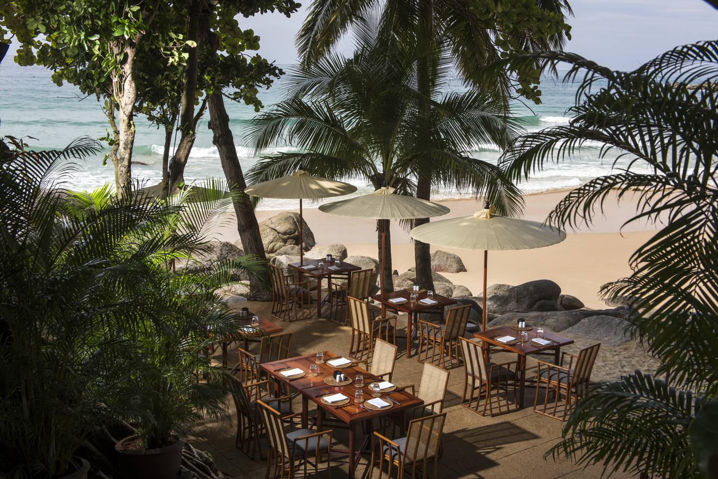 Casual dining at Beach Terrace, Amanpuri.  Photo: Aman resorts