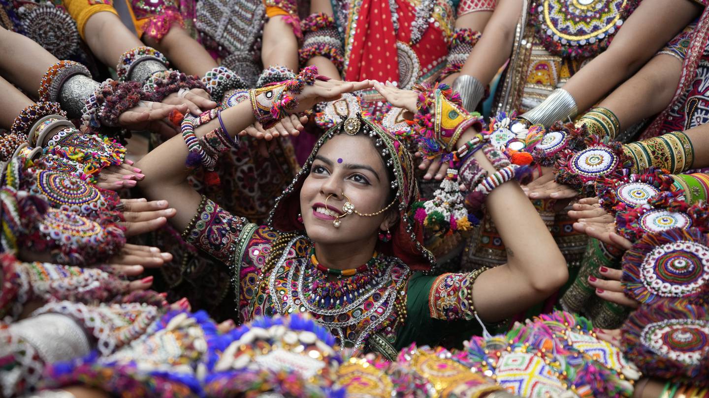 hindu car hanging decorations        
        <figure class=