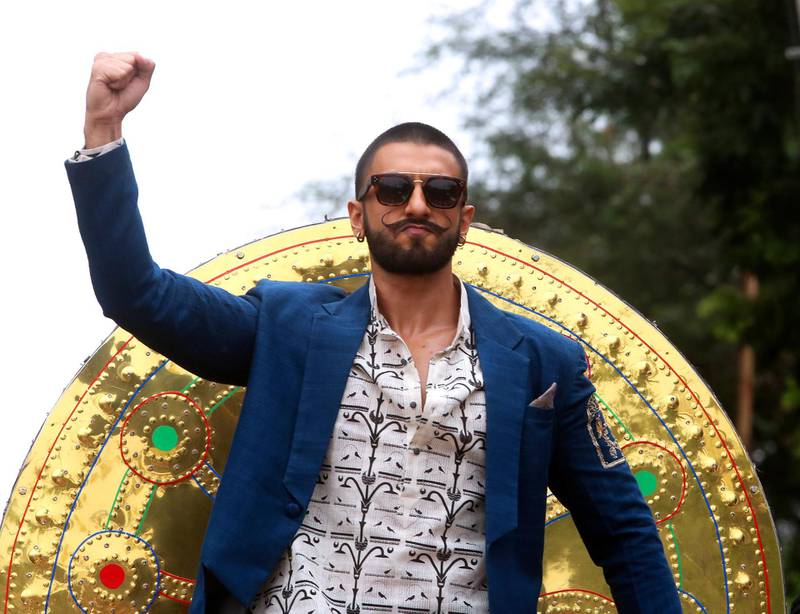 epa05045554 Bollywood actor Ranveer Singh dances during a promotional event for his upcoming movie 'Bajirao Mastani' in Bhopal, India, 28 November 2015. The movie is scheduled to be released on 18 December.  EPA/SANJEEV GUPTA