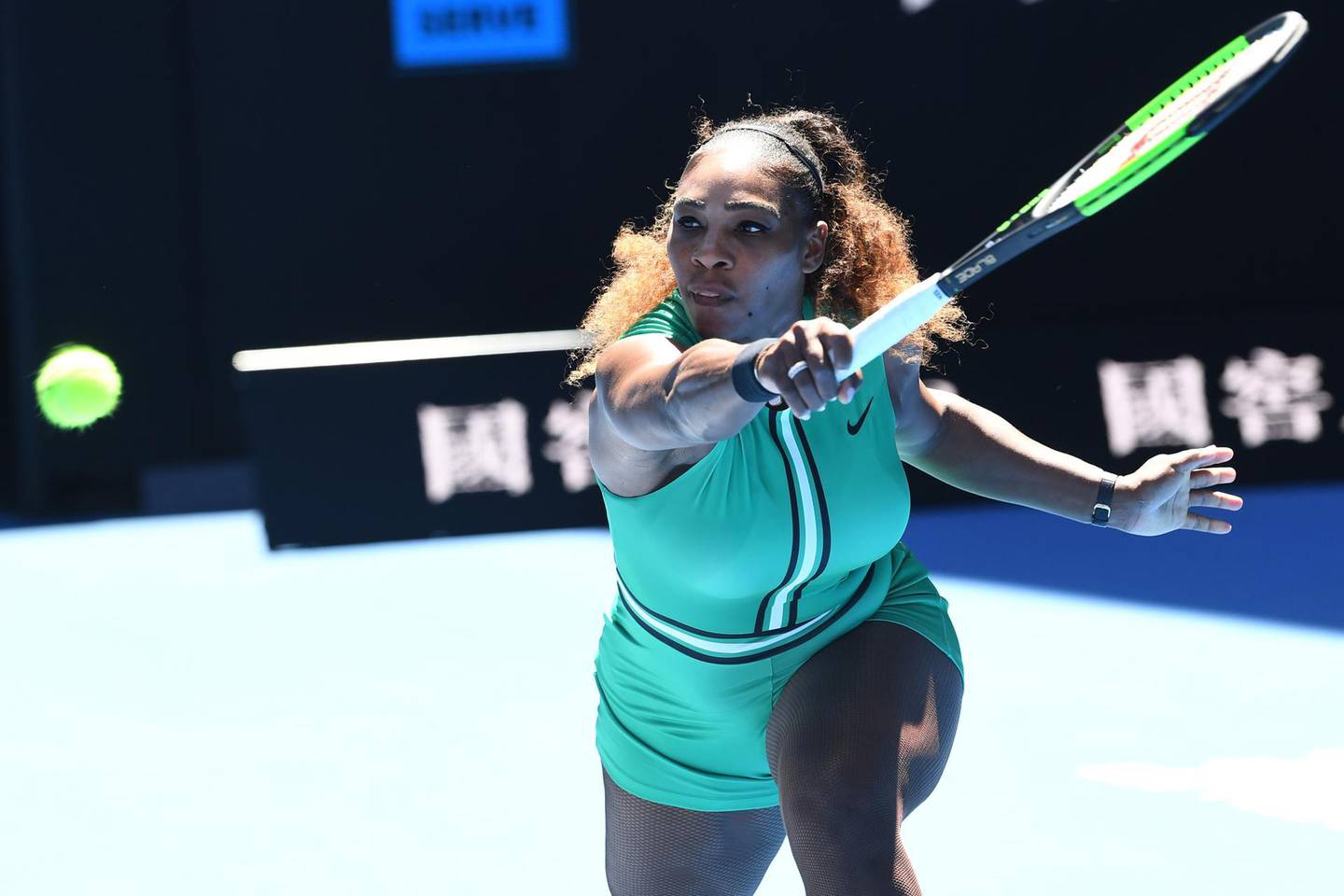 epa07298425 Serena Williams of the United States in action against Dayana Yastremska of the Ukraine on day six of the Australian Open Grand Slam tennis tournament in Melbourne, Australia, 19 January 2019.  EPA/JULIAN SMITH  AUSTRALIA AND NEW ZEALAND OUT