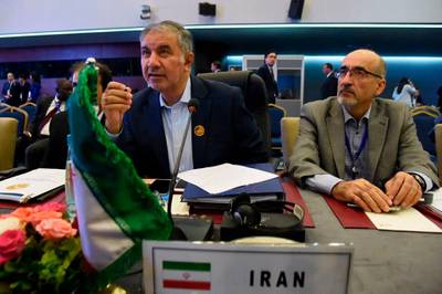 Iran's OPEC envoy Hossein Kazempour Ardebili (L) speaks to journalists during the 10th JMMC meeting in Algiers on September 23, 2018.   / AFP / Ryad KRAMDI
