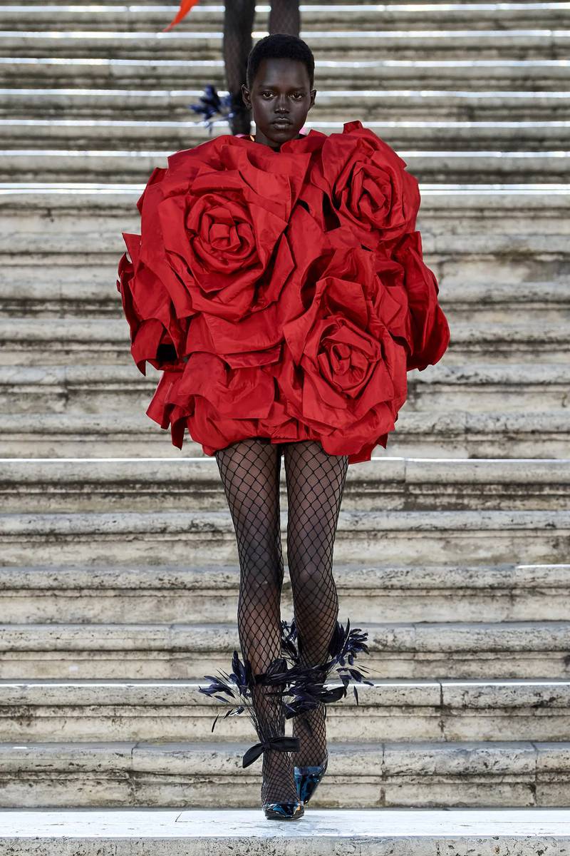 Valentino's flower look, autumn winter haute couture 2022. Photo Valentino