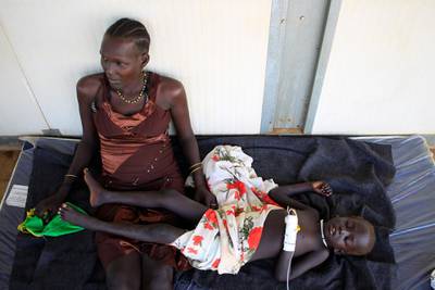 A displaced mother tends to her sick child at a United Nations hospital at Tomping camp, where some 15,000 displaced people who fled their homes are sheltered by the UN near South Sudan's capital Juba January 7, 2014. REUTERS/James Akena (SOUTH SUDAN - Tags: POLITICS CIVIL UNREST CONFLICT HEALTH TPX IMAGES OF THE DAY)