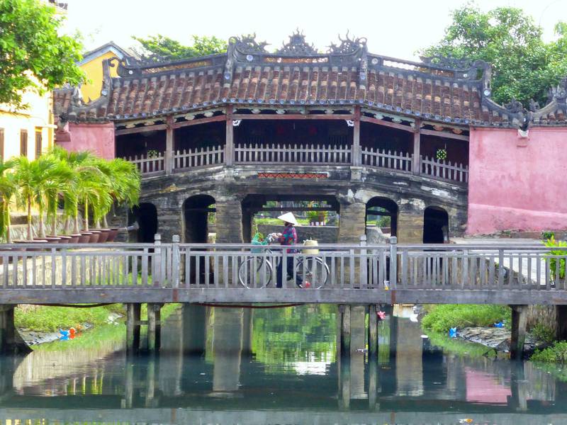 The 18th century Japanese Covered Bridge is an iconic structure in the old town of Hoi An, Vietnam.
It is also known as the Pagoda bridge.