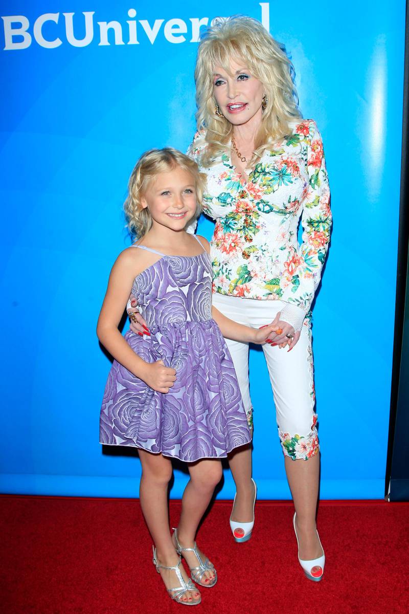 epa04882878 US actress Alyvia Lind (L) and co-star US actress/singer Dolly Parton arrive for the NBCUniversal 2015 Summer Press Tour at the Beverly Hilton in Beverly Hills, California, USA, 13 August 2015. The biannual Summer Press Tour event is held by the US television critics association and is where each US TV network introduces their new shows.  EPA/NINA PROMMER