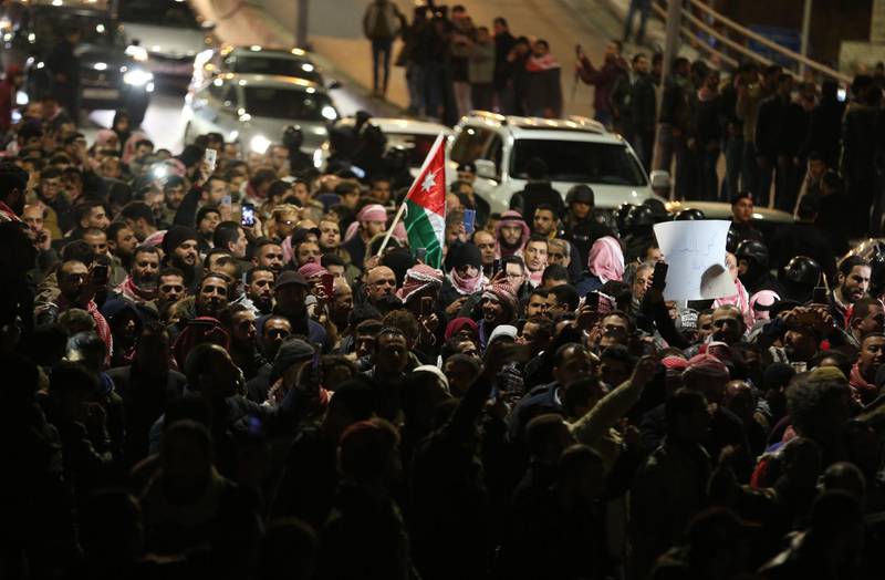 Jordanian protesters march during a demonstration against the government's decision to raise taxes in the capital Amman, on December 13, 2018.  The tax law passed in November, as part of a series of austerity measures to reduce the public debt in exchange for a loan from the International Monetary Fund (IMF), has led to a wave of protest in June that pushed the then Prime Minister to resign and the authorities to withdraw the initial bill. / AFP / Khalil MAZRAAWI
