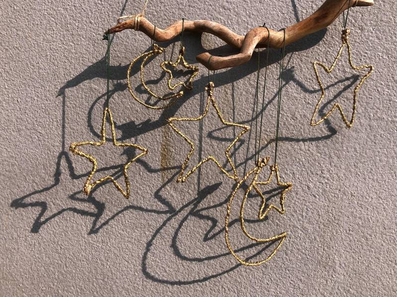 DIY wire stars and crescents sprayed with gold paint. Photo: Pillarboxblue.com